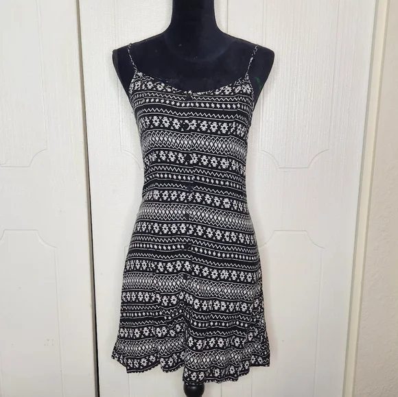 5/$15 H&M Divided Black Tribal Button Dress - Picture 2 of 9